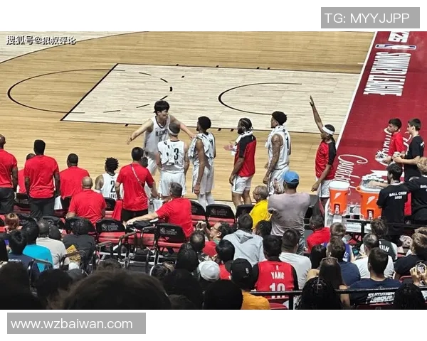 杨瀚森强势突破三分线外得分展现不屈精神引发全场热议